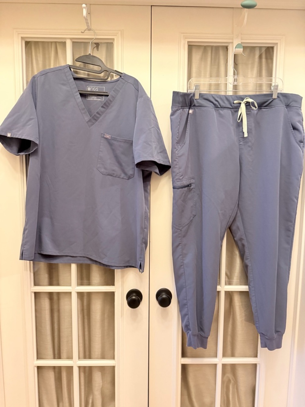 XXL Figs Space Navy Scrubs Set w/ Zamora Joggers EUC